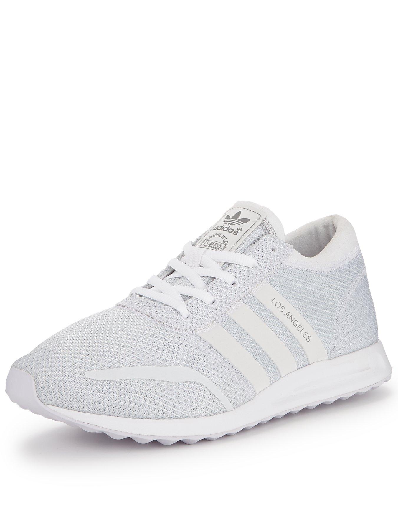 white adidas trainers mens