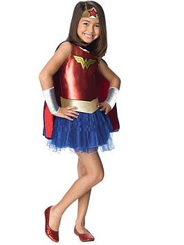 Kid wearing grim Wonder woman Halloween costume