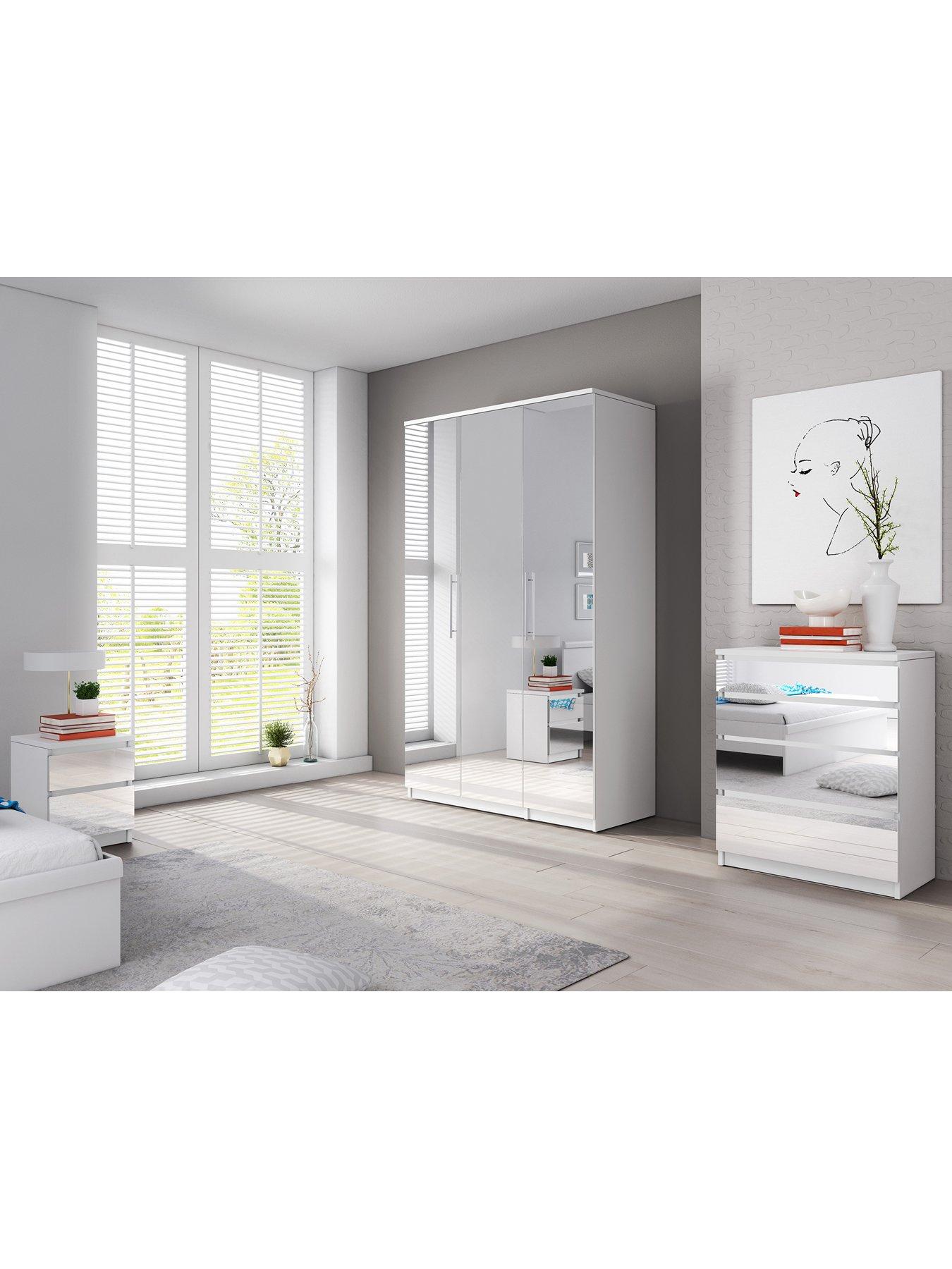 Prague Mirror 4 Piece Package 3 Door Wardrobe 4 Drawer Chest