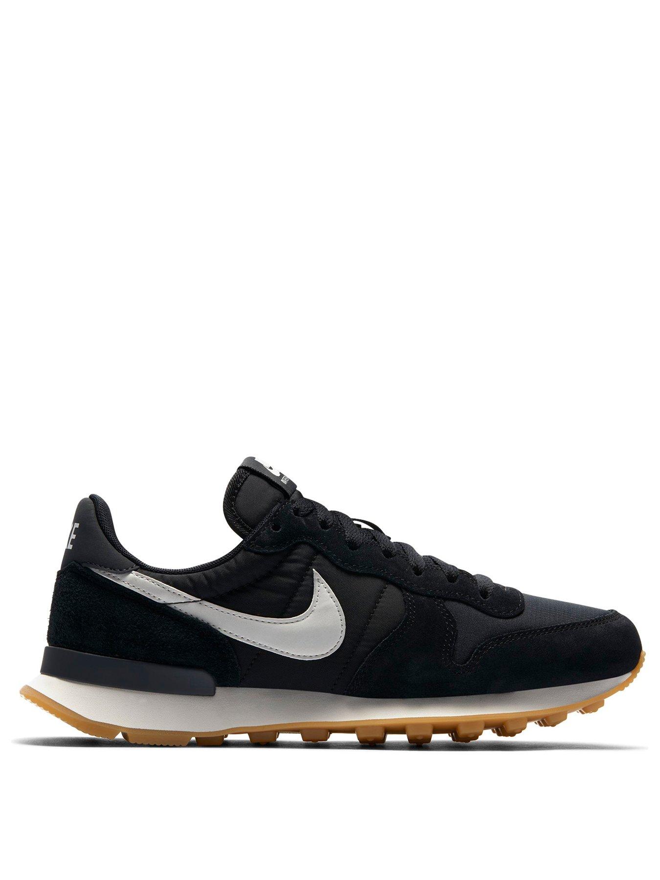 nike black and white internationalist