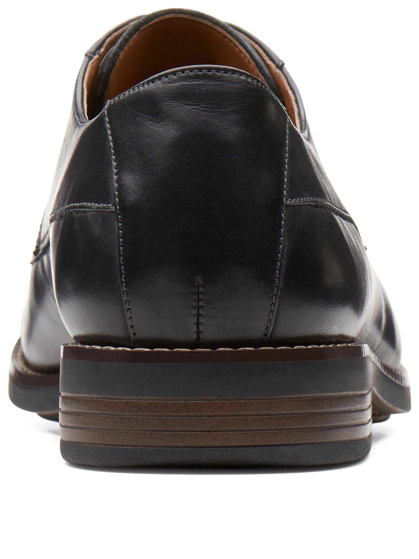 clarks wide fit mens shoes