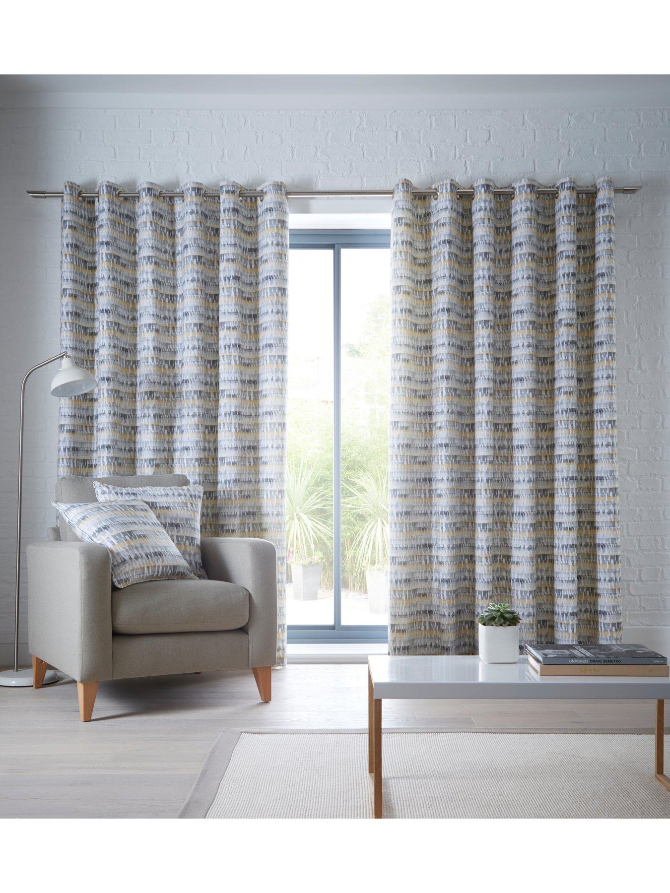 Can You Put Eyelet Curtains On A Bay Window