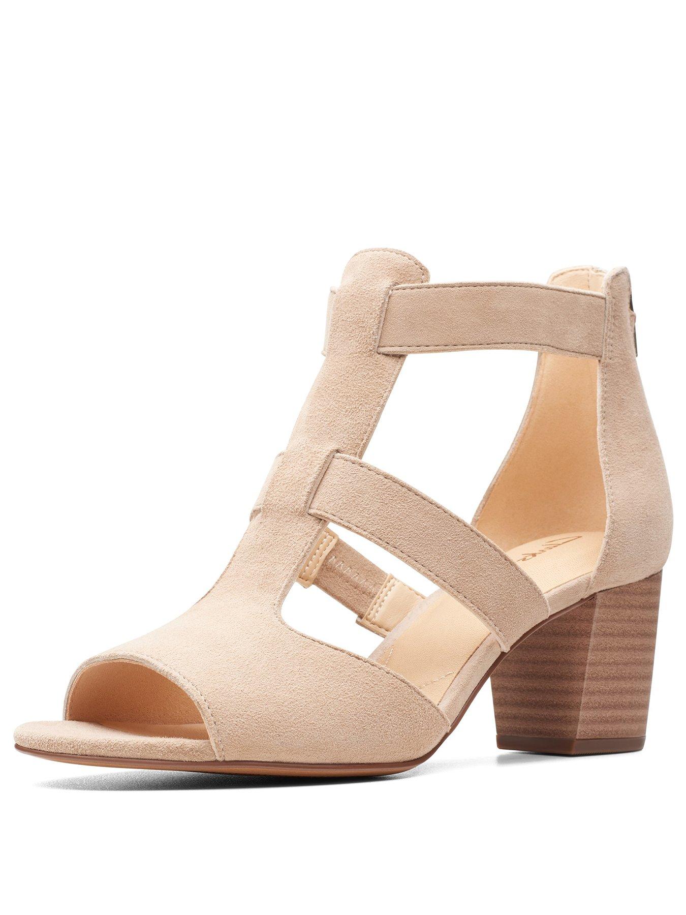 deloria fae clarks