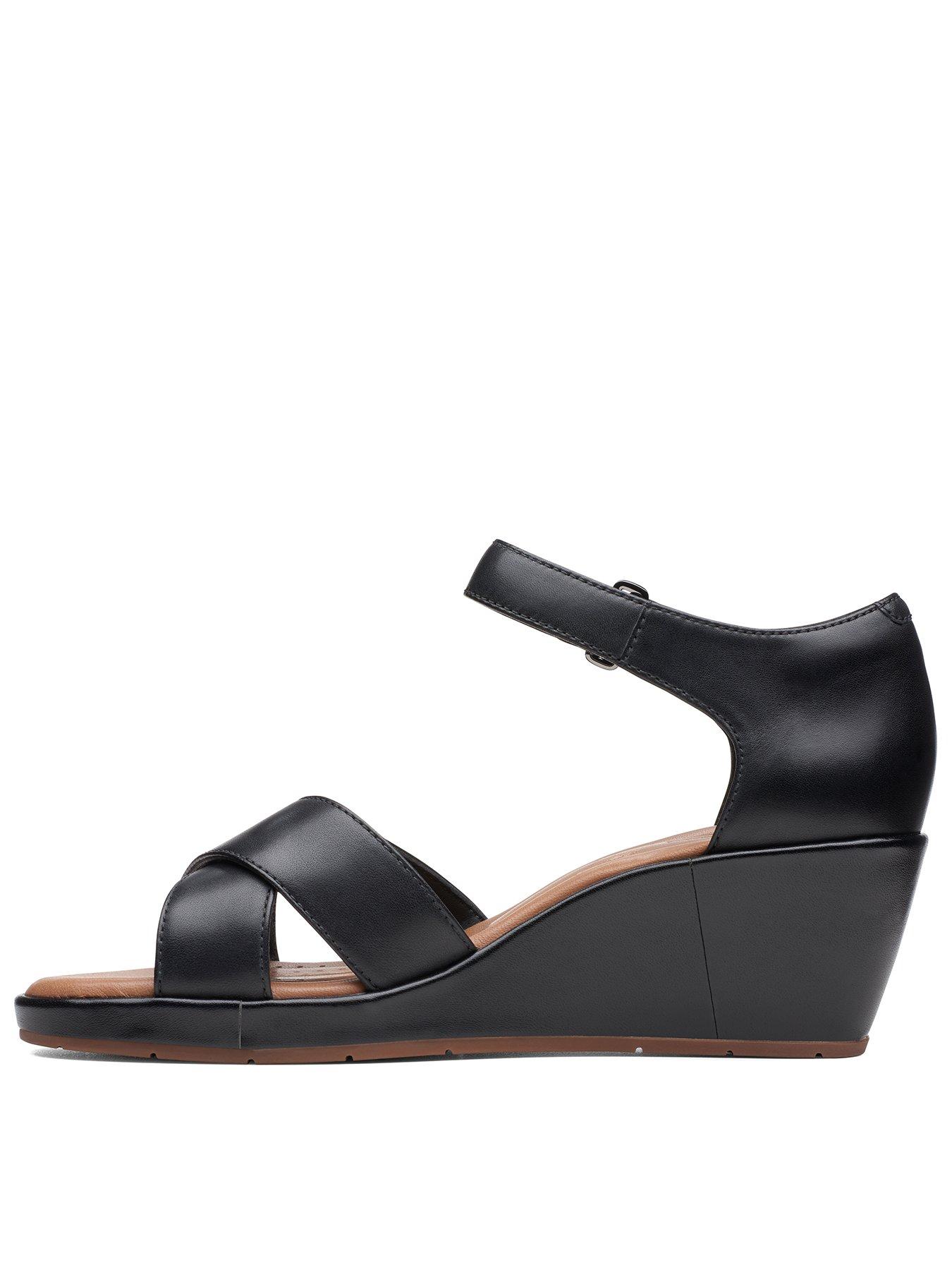 un plaza cross clarks