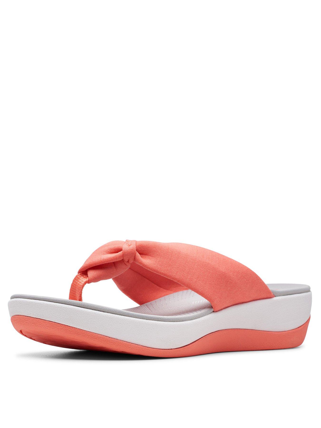 clarks flip flops clearance