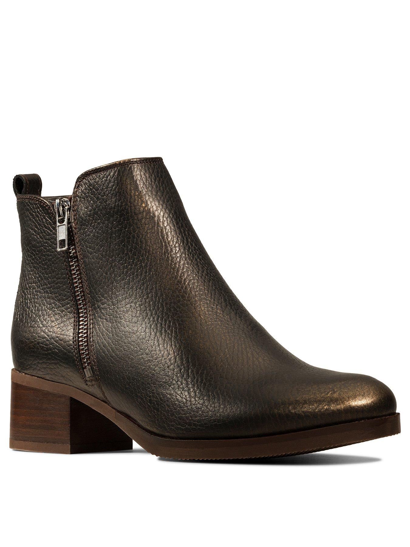 clarks ankle boots clearance