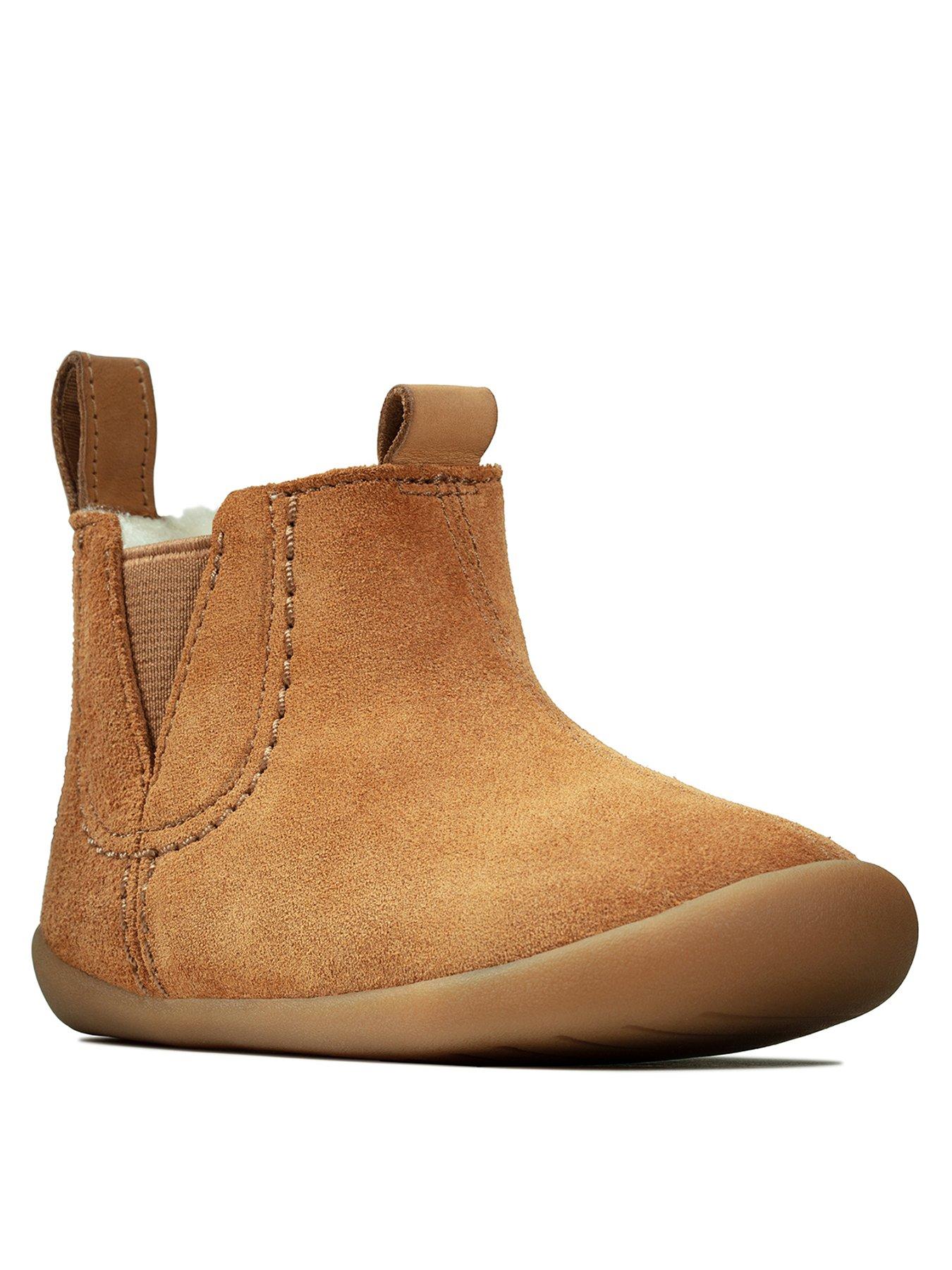 tan boots clarks