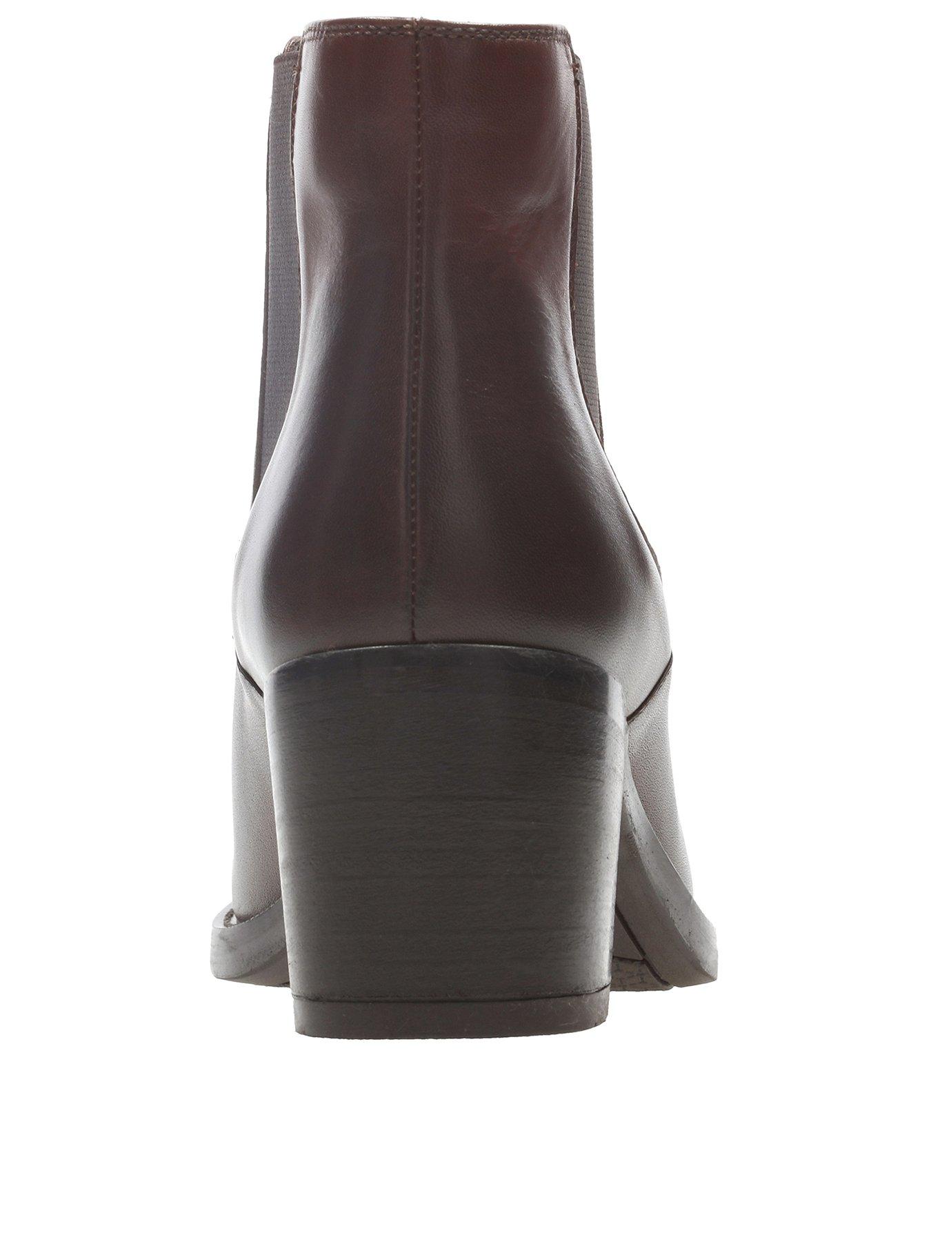 clarks boots the bay