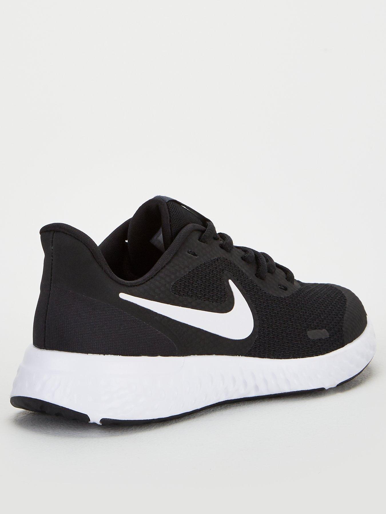 black nike trainers junior size 5