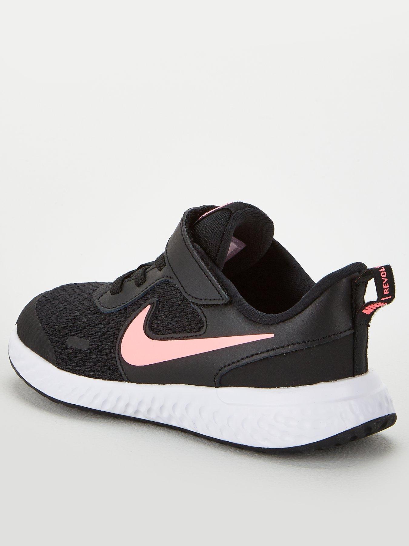 black nike girls trainers