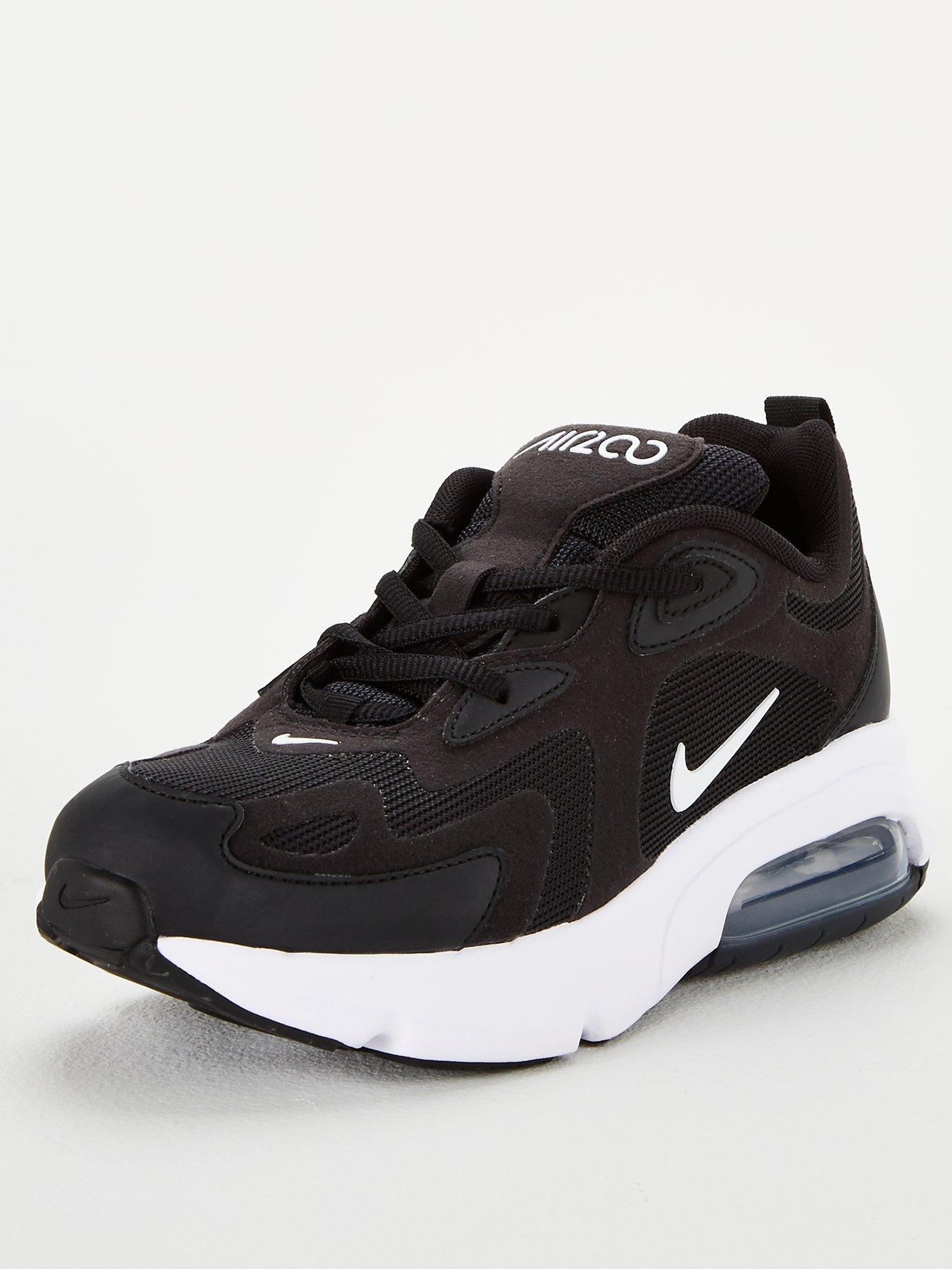 black trainers nike junior