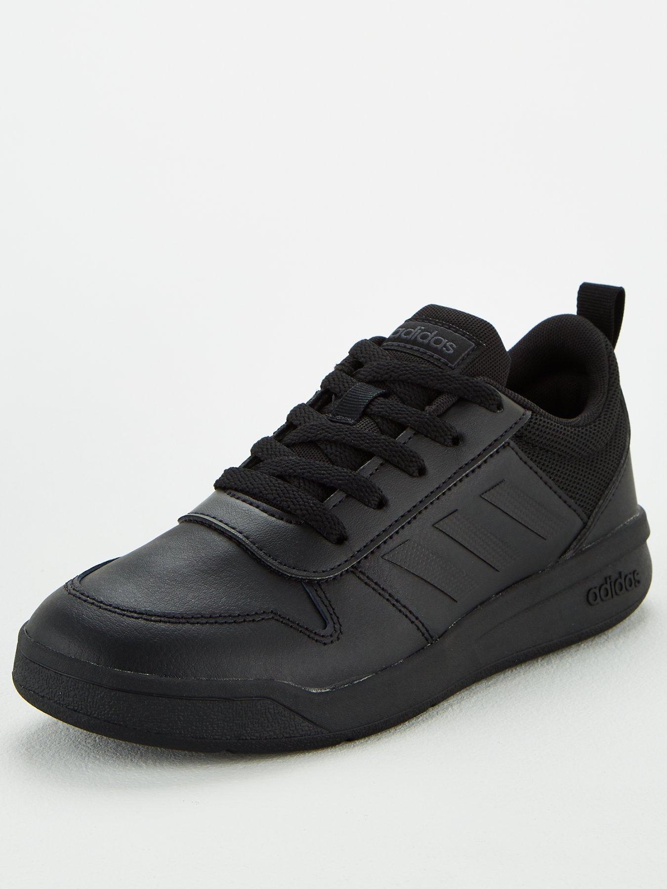 boys trainers 9.5