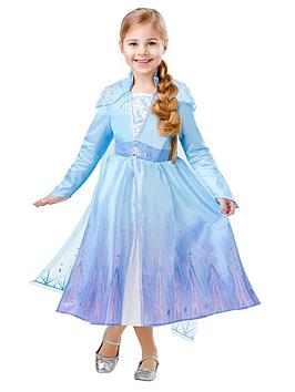 Kid wearing Elsa Halloween costume