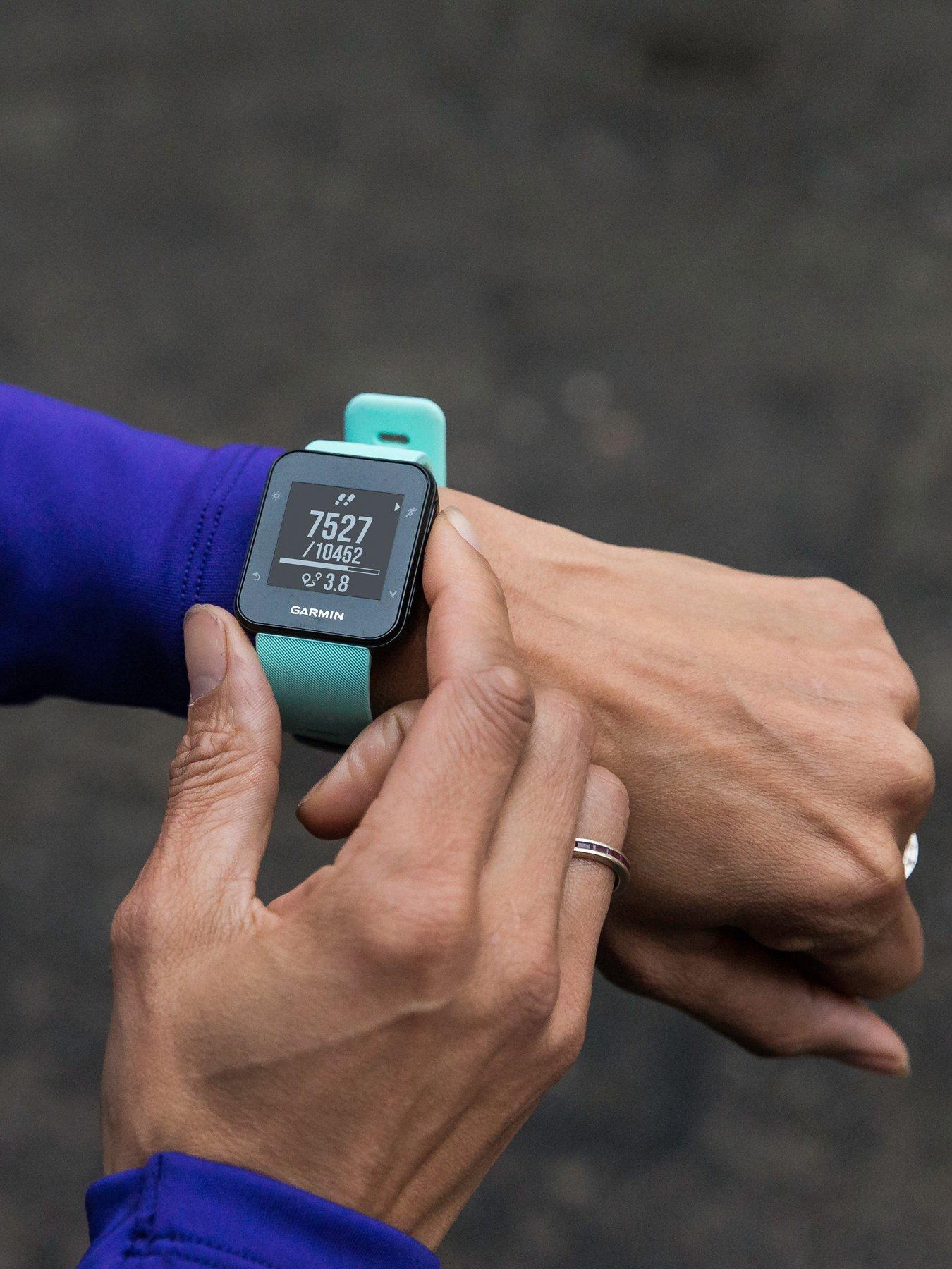 garmin forerunner 35 on woman's wrist