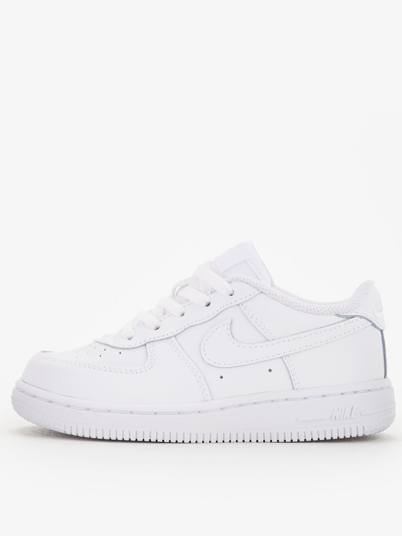 boys nike trainers white