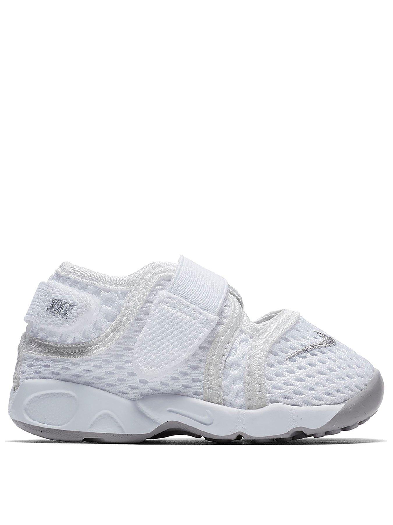 infant white nike trainers