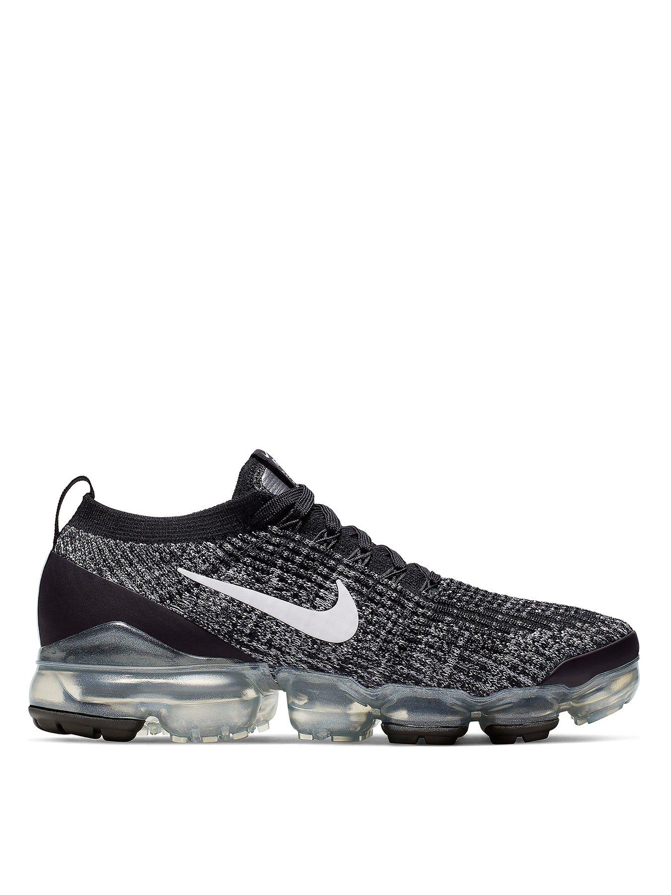 nike air vapormax flyknit black and white