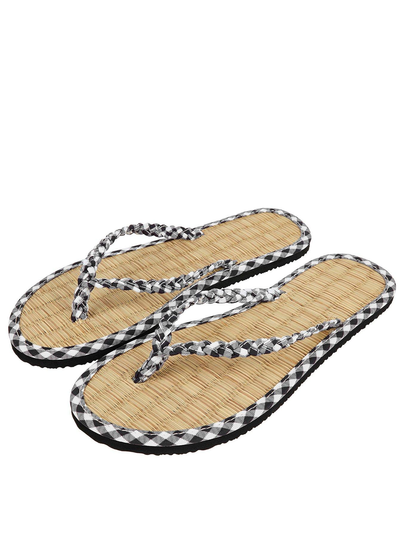 Sandals, Flip-Flops \u0026 Sliders 