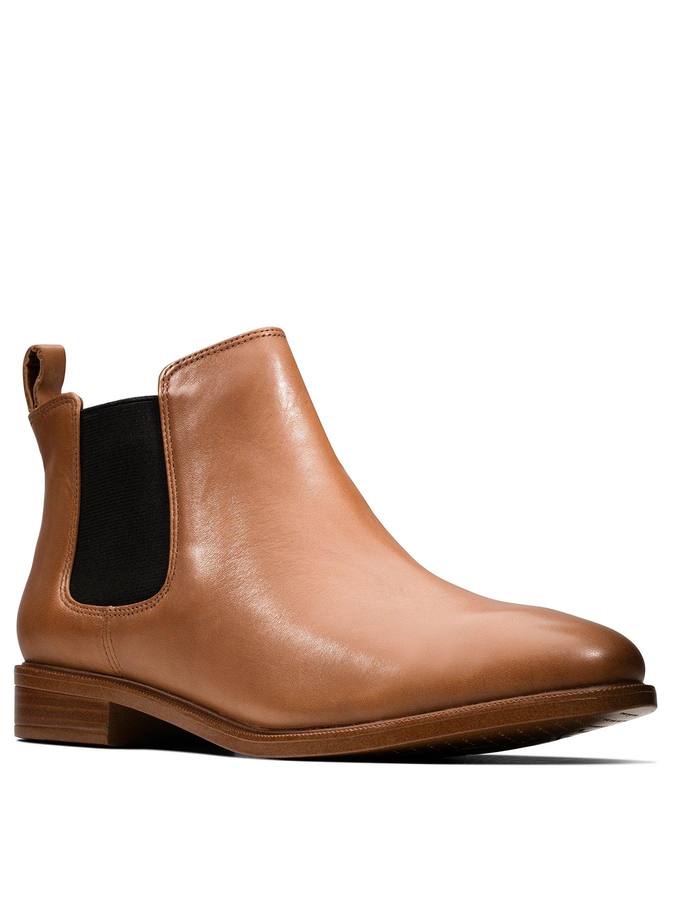 clarks wide boots