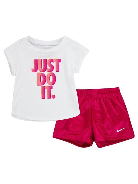 nike-younger-girl-graphic-t-shirt-and-shorts-2-piece-set-whitered