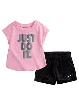 nike-younger-girl-graphic-t-shirt-and-shorts-2-piece-set-pinkblack