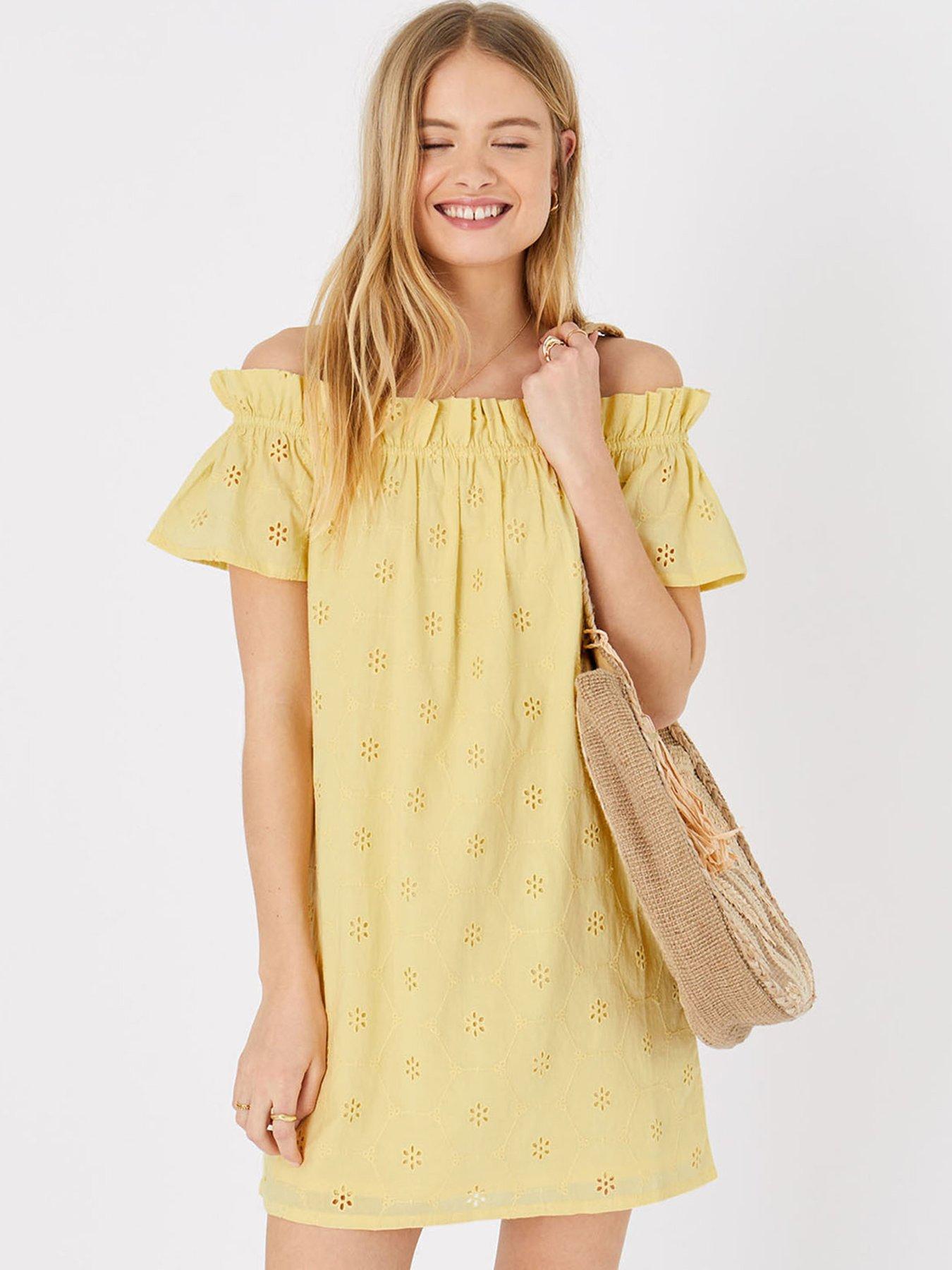 accessorize yellow dress