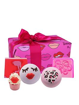 bomb-cosmetics-lip-sync-bath-bomb-gift-set