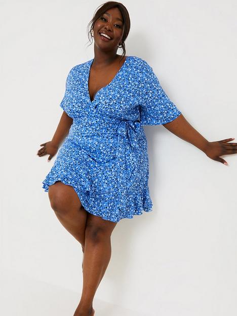 in-the-style-curve-in-the-style-curve-x-jac-jossanbspfloral-print-wrap-mini-dress-nbspbluenbsp